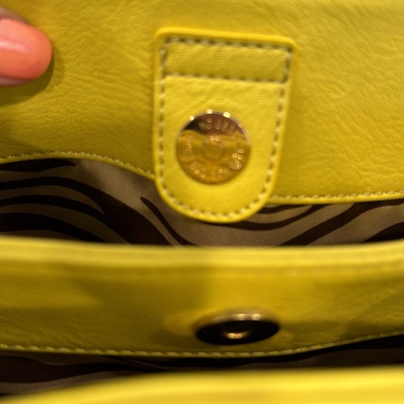 Stunning  maze color leather bag with pony hide sides and adjustable strap💕💕 - Picture 14 of 16